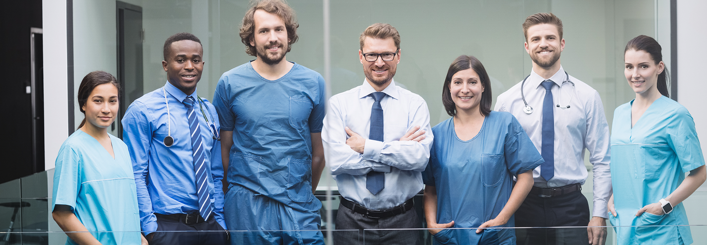 Professionnel adressant un patient