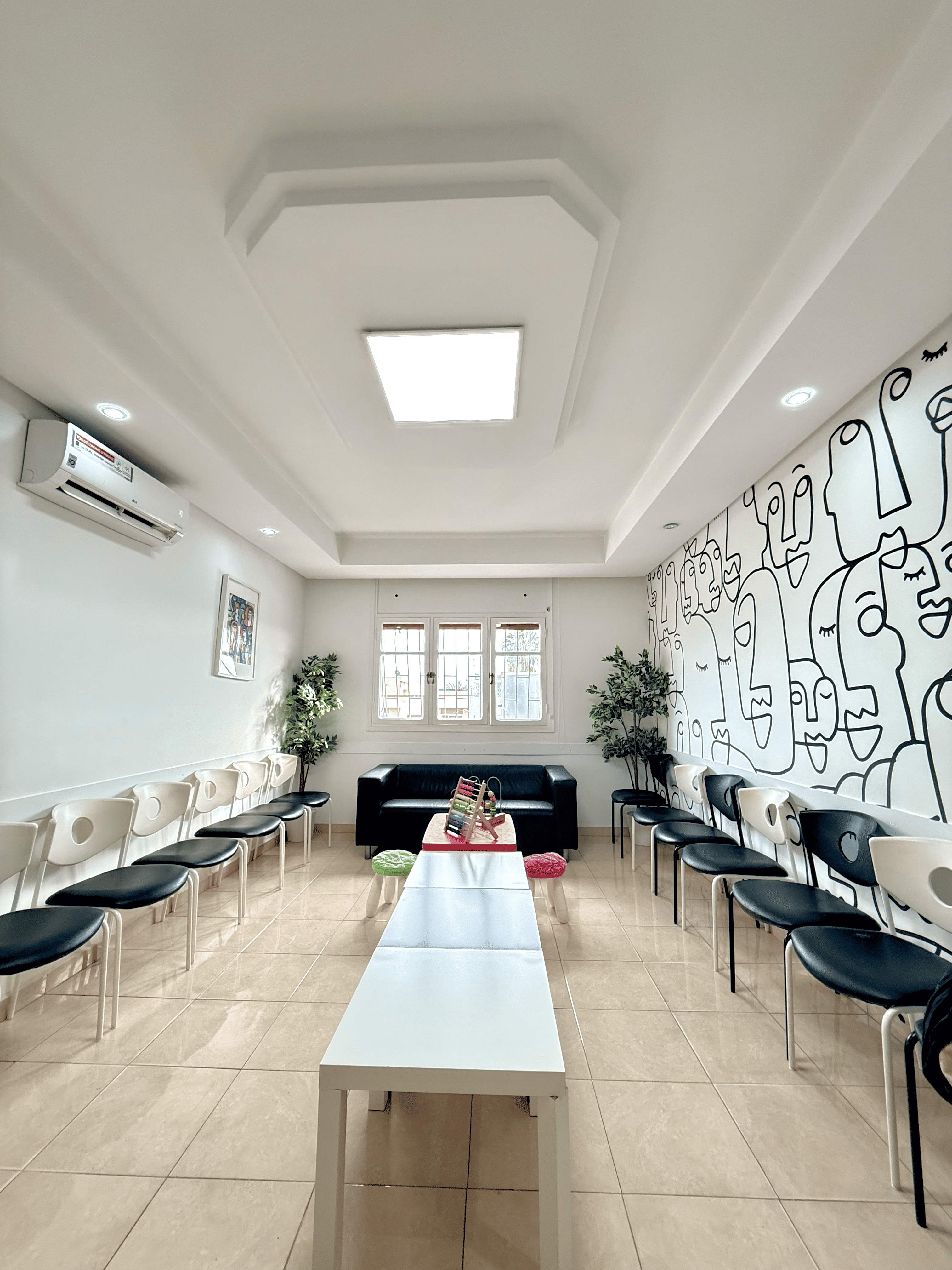 Salle d’examen ophtalmologique lumineuse